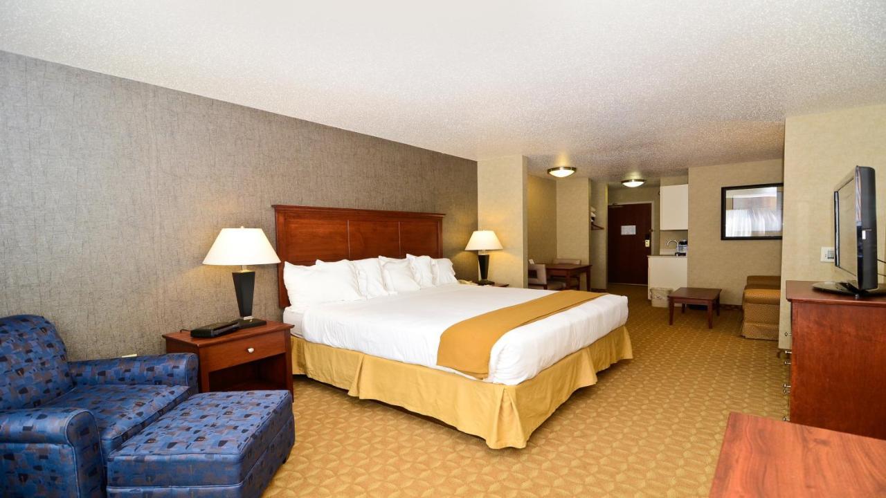 Holiday Inn Express Hotel & Suites Fort Atkinson, An Ihg Hotel Экстерьер фото